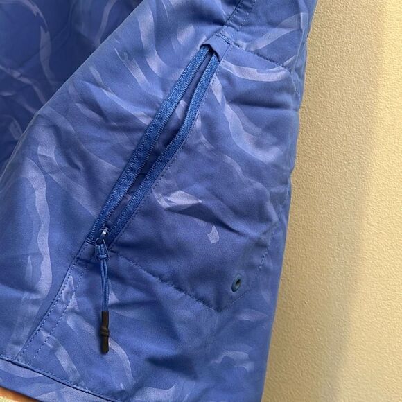 Under Armour Heat Gear Men's Blue Wave Print Loose Swim Board Shorts - Picture 3 of 7